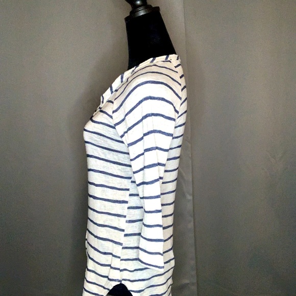 FREE KISSES Women’s M shirt!! 🥰 - Picture 4 of 4